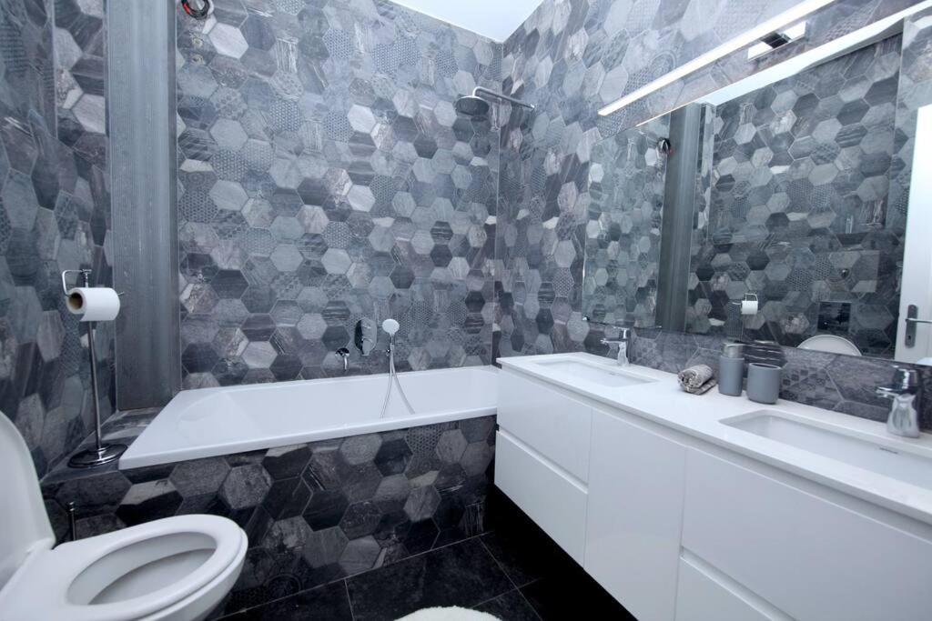 *Citadel* 2Br - City Center Софія Екстер'єр фото